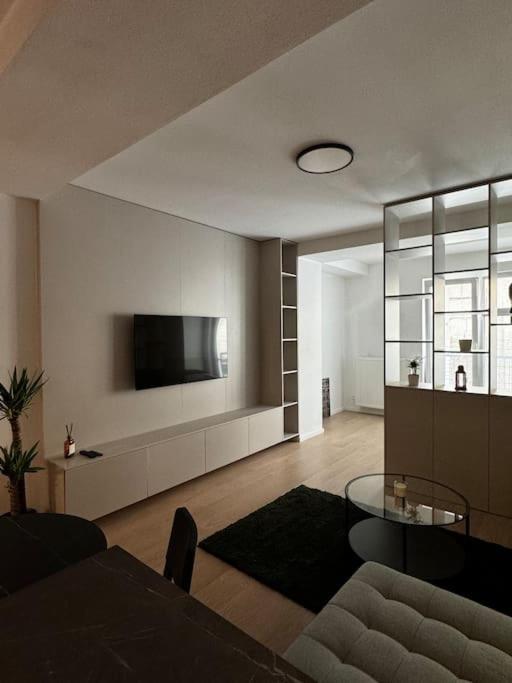 Beautiful Apartment In The City Center Братислава Екстер'єр фото